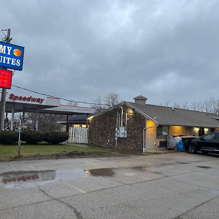 Economy Inn & Suites Ashtabula Buitenkant foto
