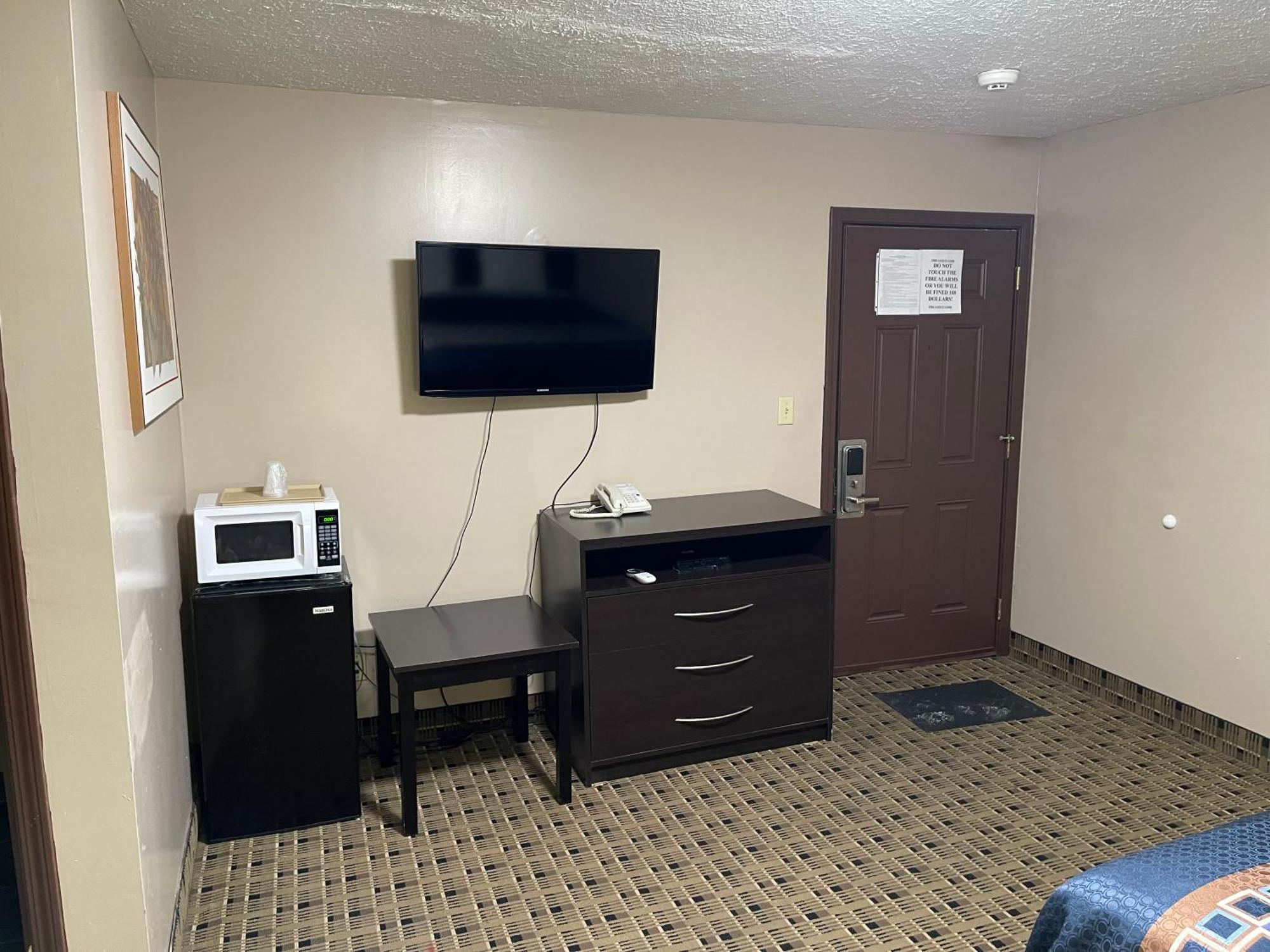 Economy Inn & Suites Ashtabula Buitenkant foto