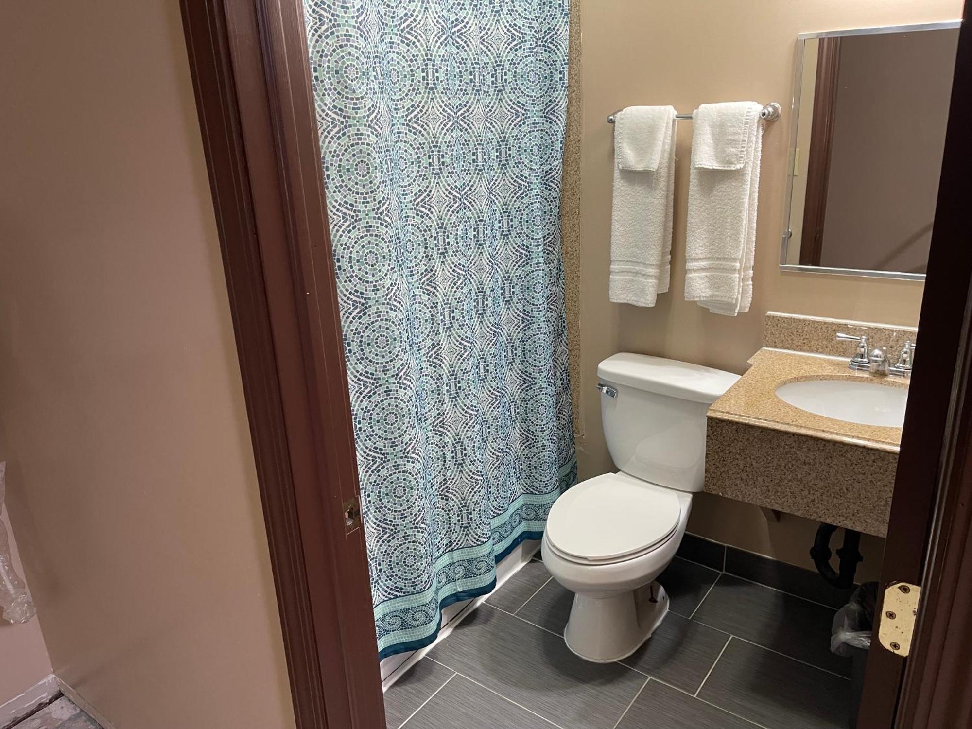 Economy Inn & Suites Ashtabula Buitenkant foto