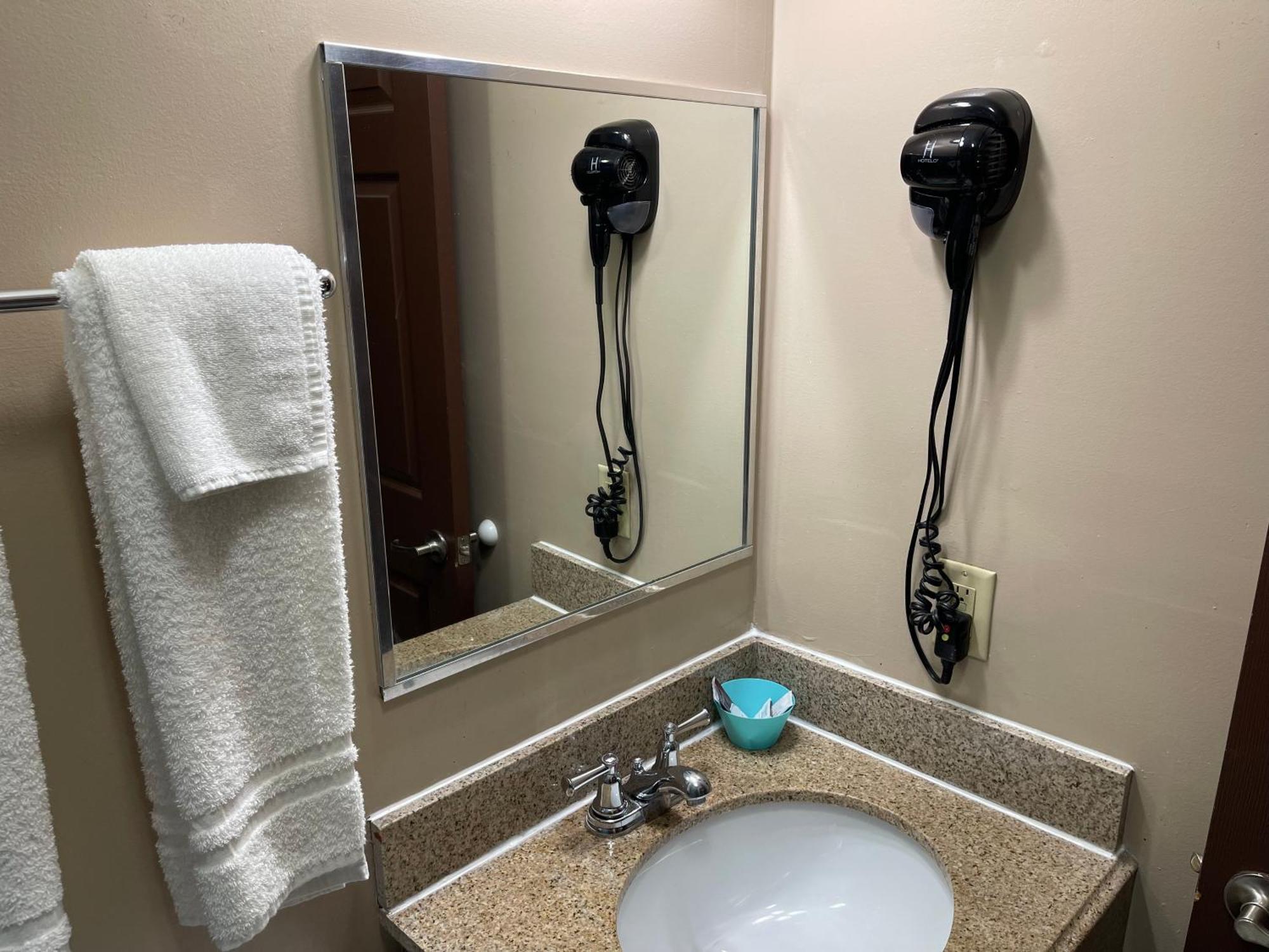 Economy Inn & Suites Ashtabula Buitenkant foto