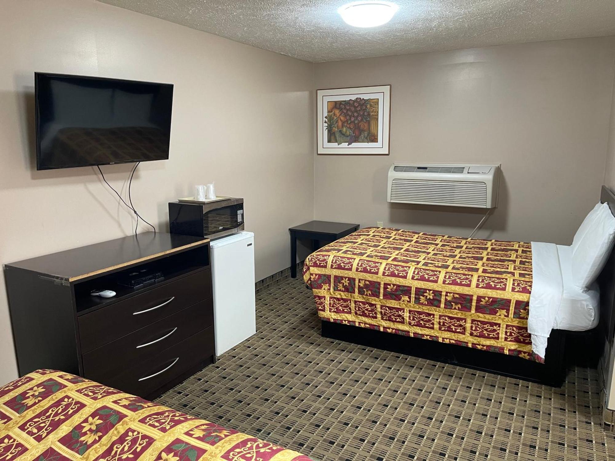 Economy Inn & Suites Ashtabula Buitenkant foto