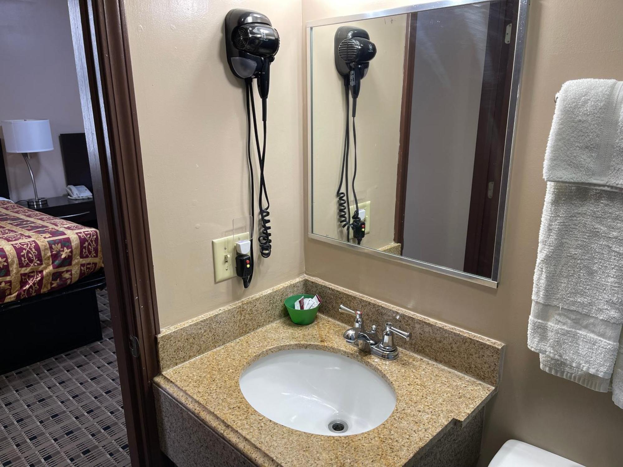 Economy Inn & Suites Ashtabula Buitenkant foto
