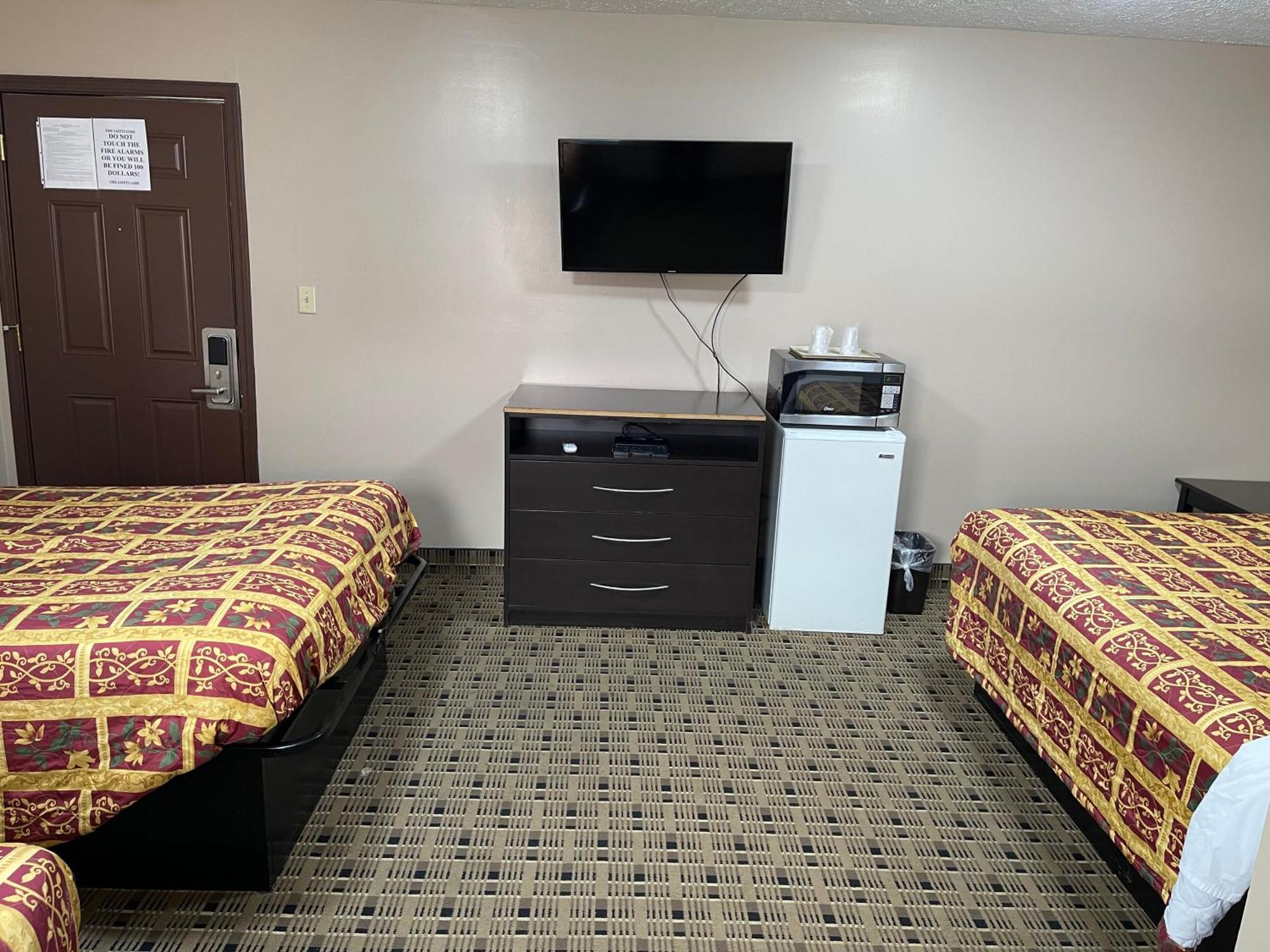 Economy Inn & Suites Ashtabula Buitenkant foto