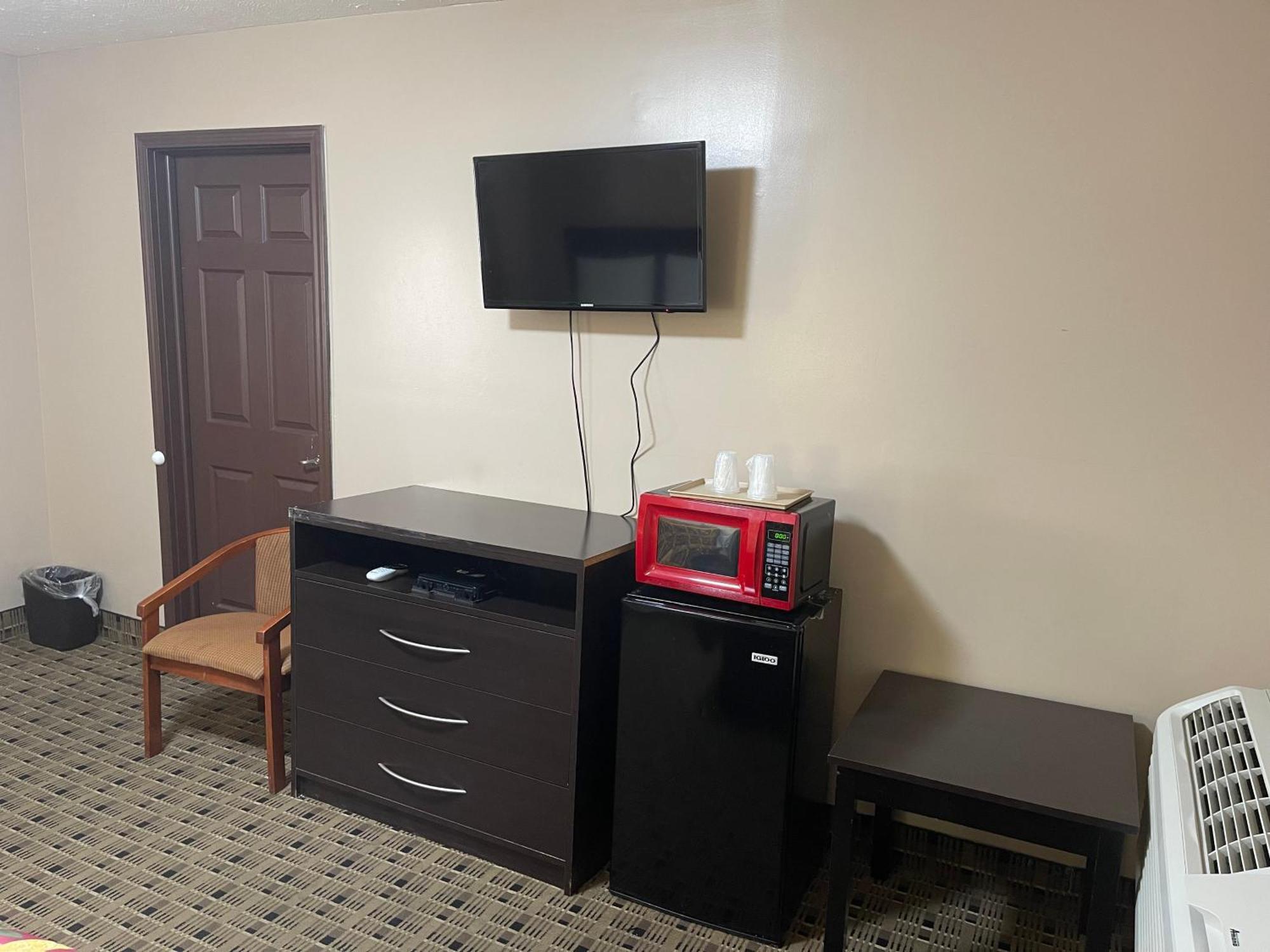 Economy Inn & Suites Ashtabula Buitenkant foto