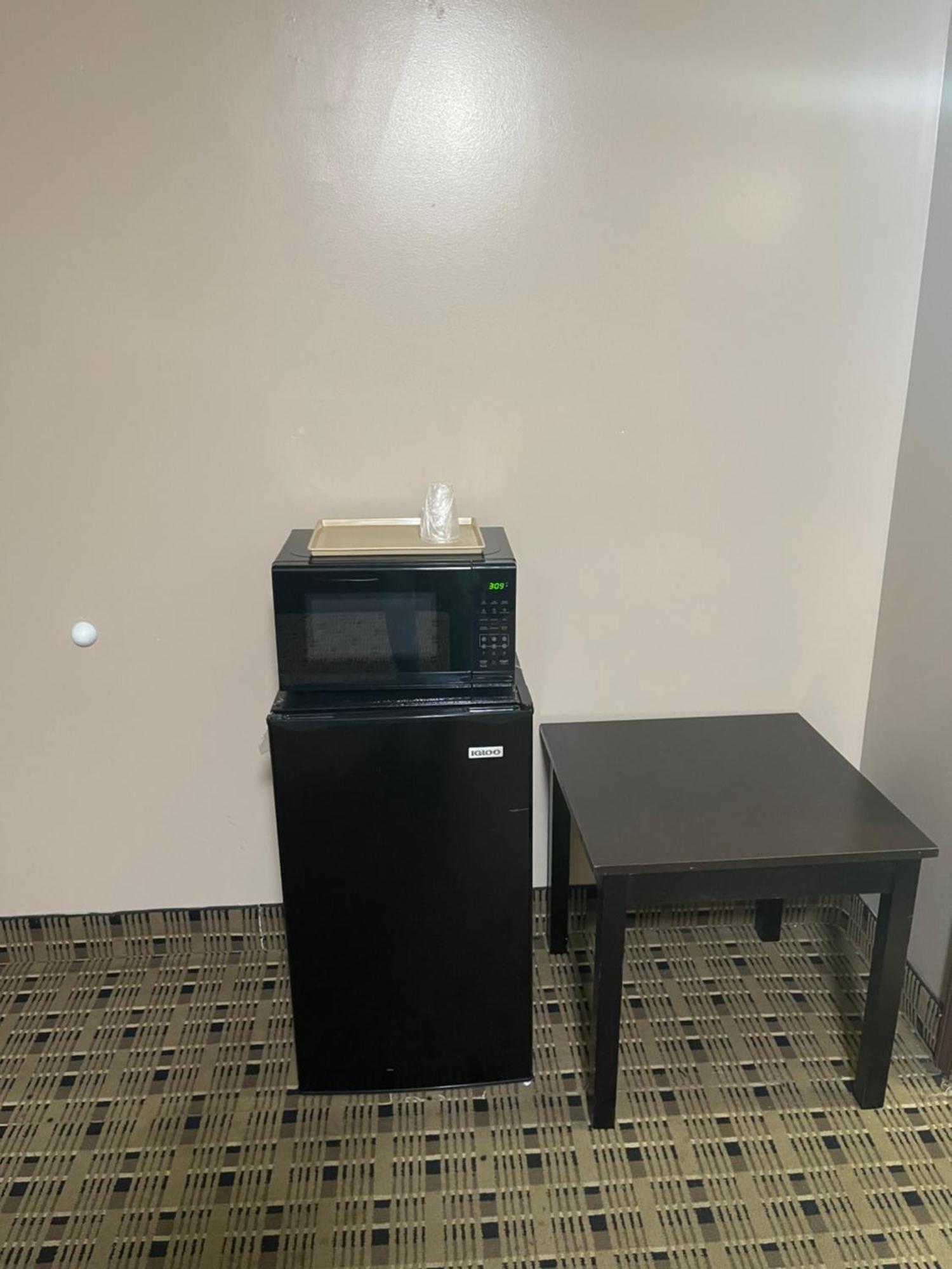 Economy Inn & Suites Ashtabula Buitenkant foto