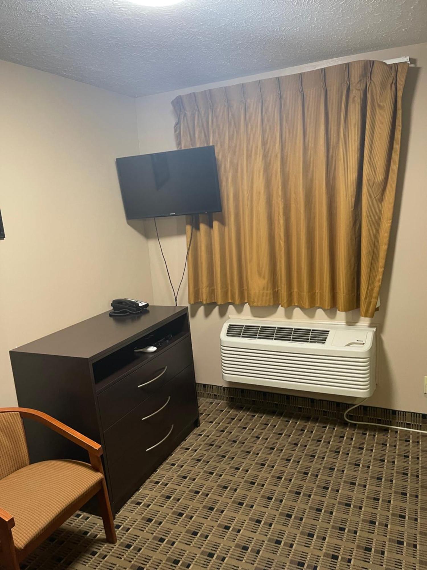 Economy Inn & Suites Ashtabula Buitenkant foto
