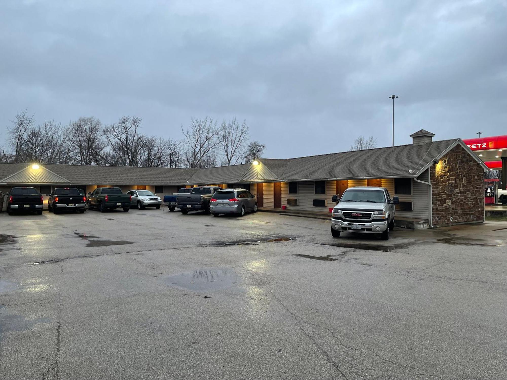 Economy Inn & Suites Ashtabula Buitenkant foto