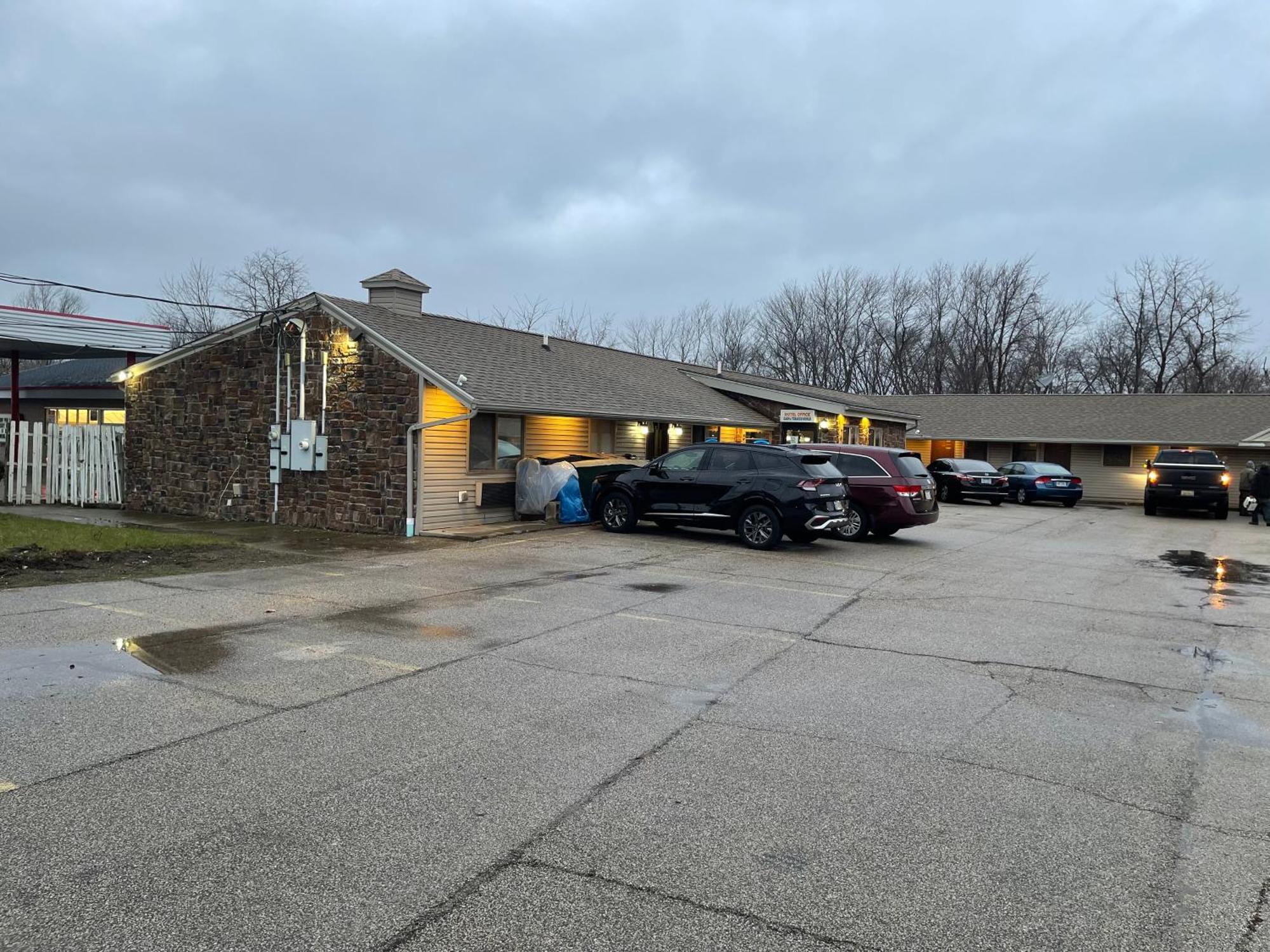 Economy Inn & Suites Ashtabula Buitenkant foto