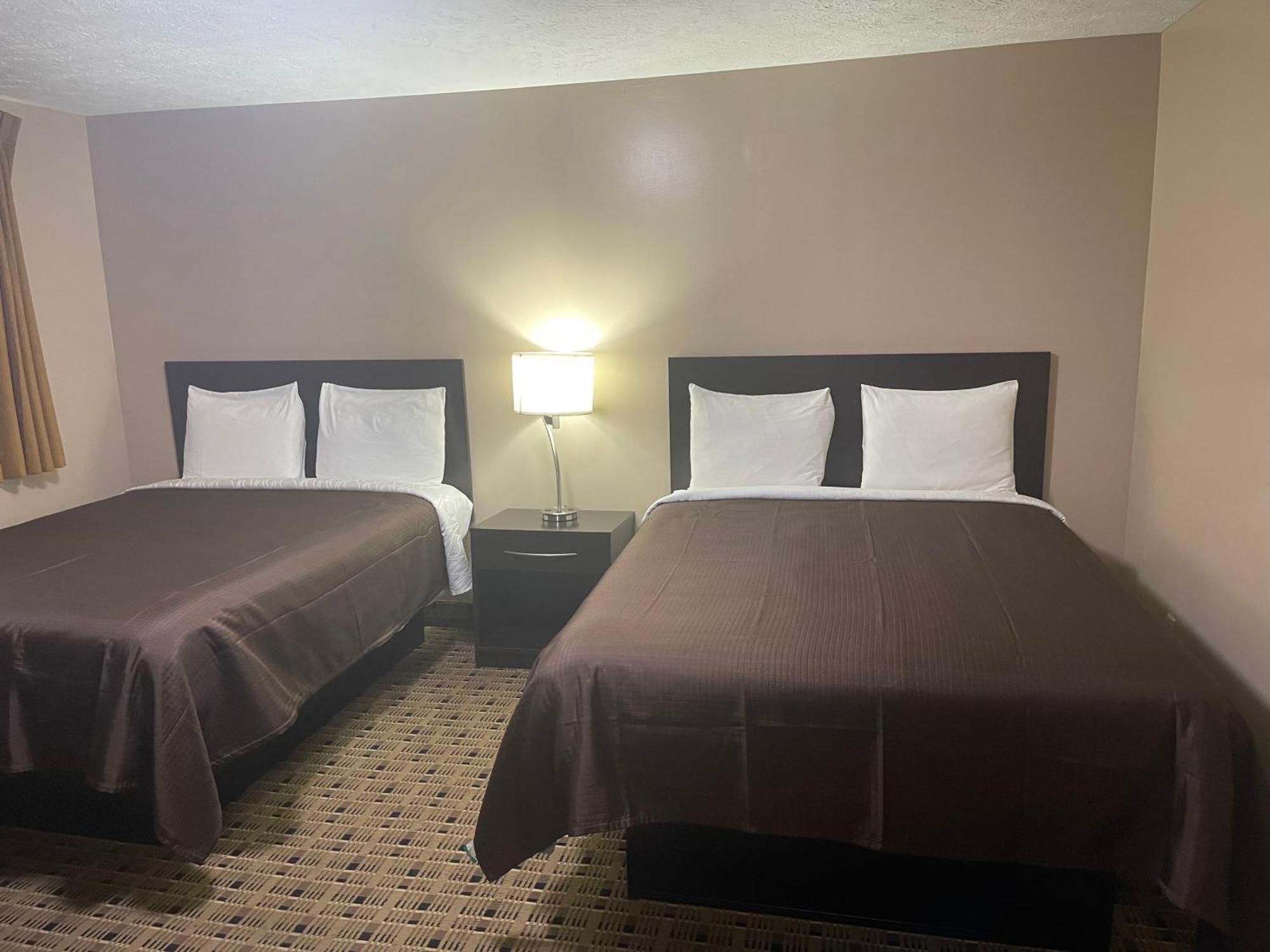 Economy Inn & Suites Ashtabula Buitenkant foto