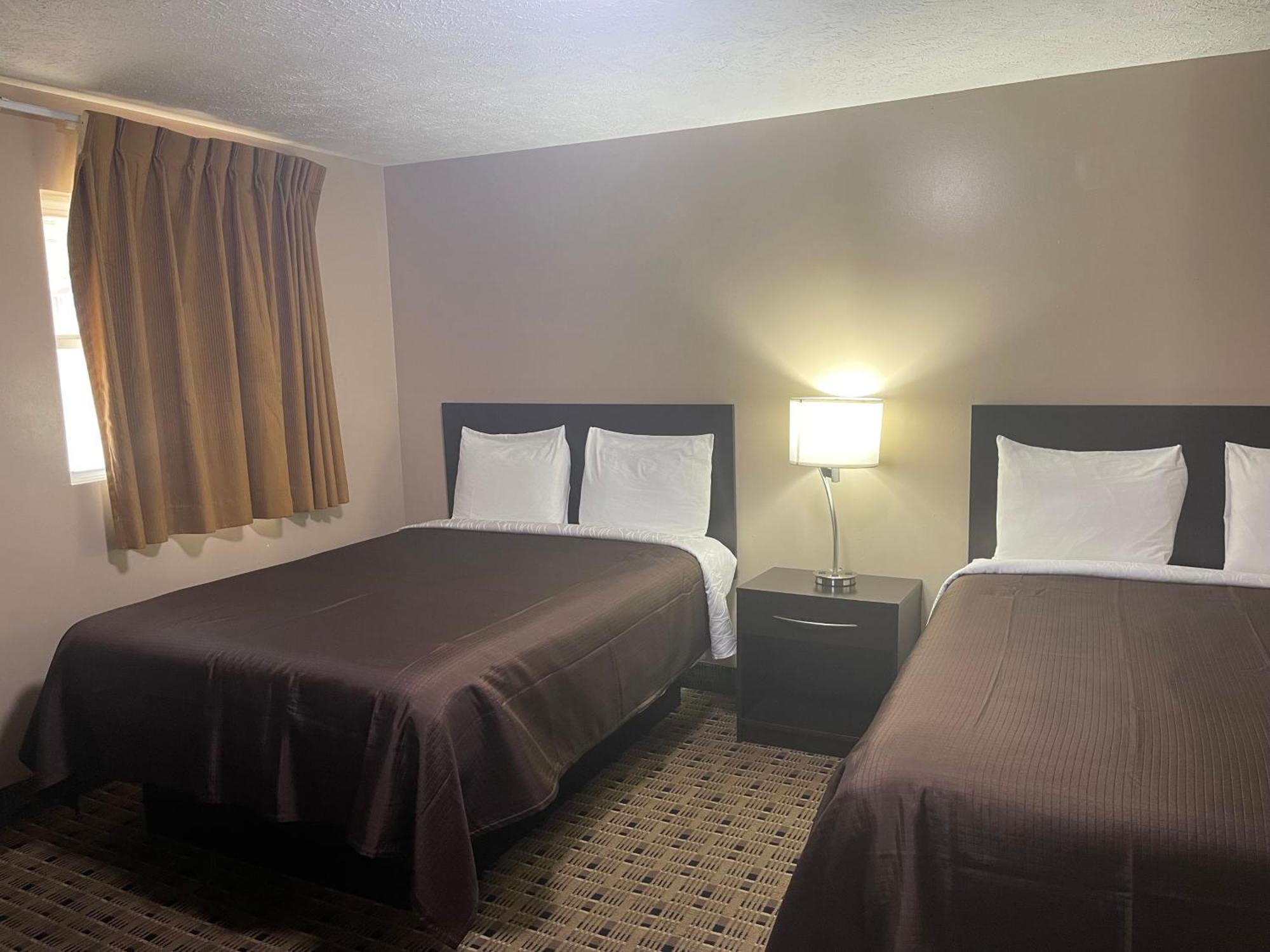 Economy Inn & Suites Ashtabula Buitenkant foto