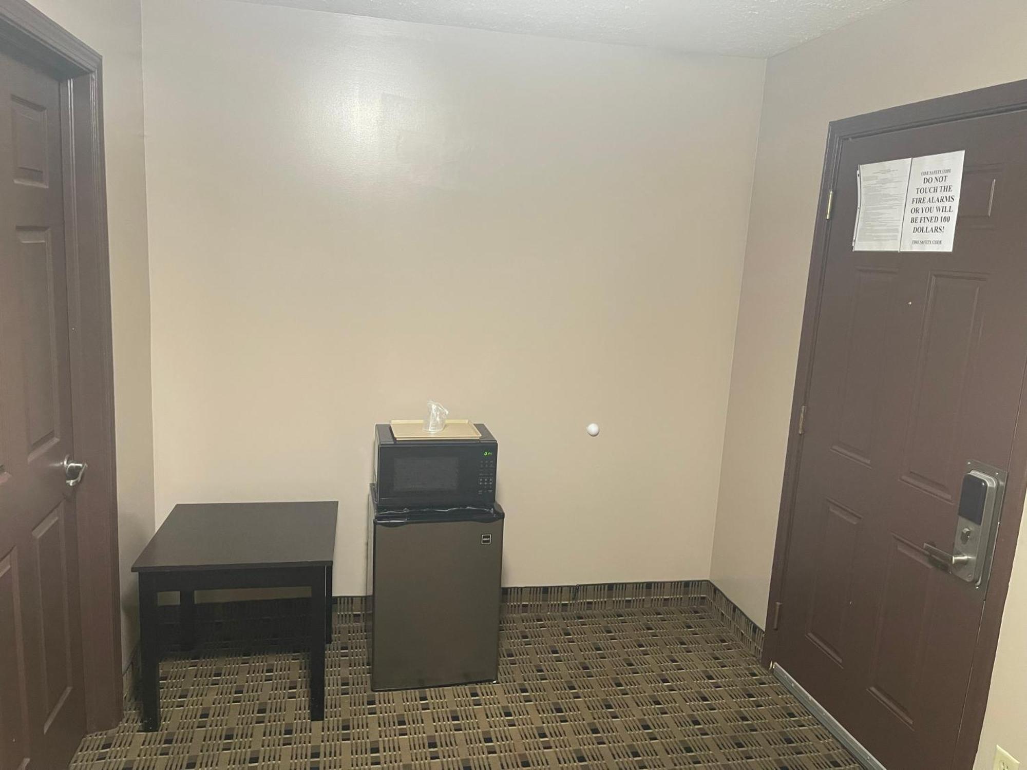 Economy Inn & Suites Ashtabula Buitenkant foto