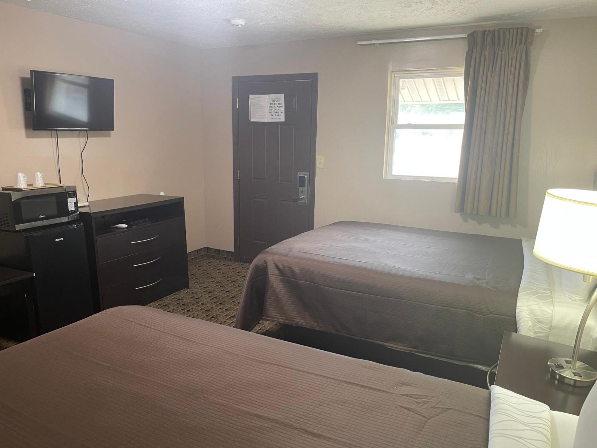 Economy Inn & Suites Ashtabula Buitenkant foto