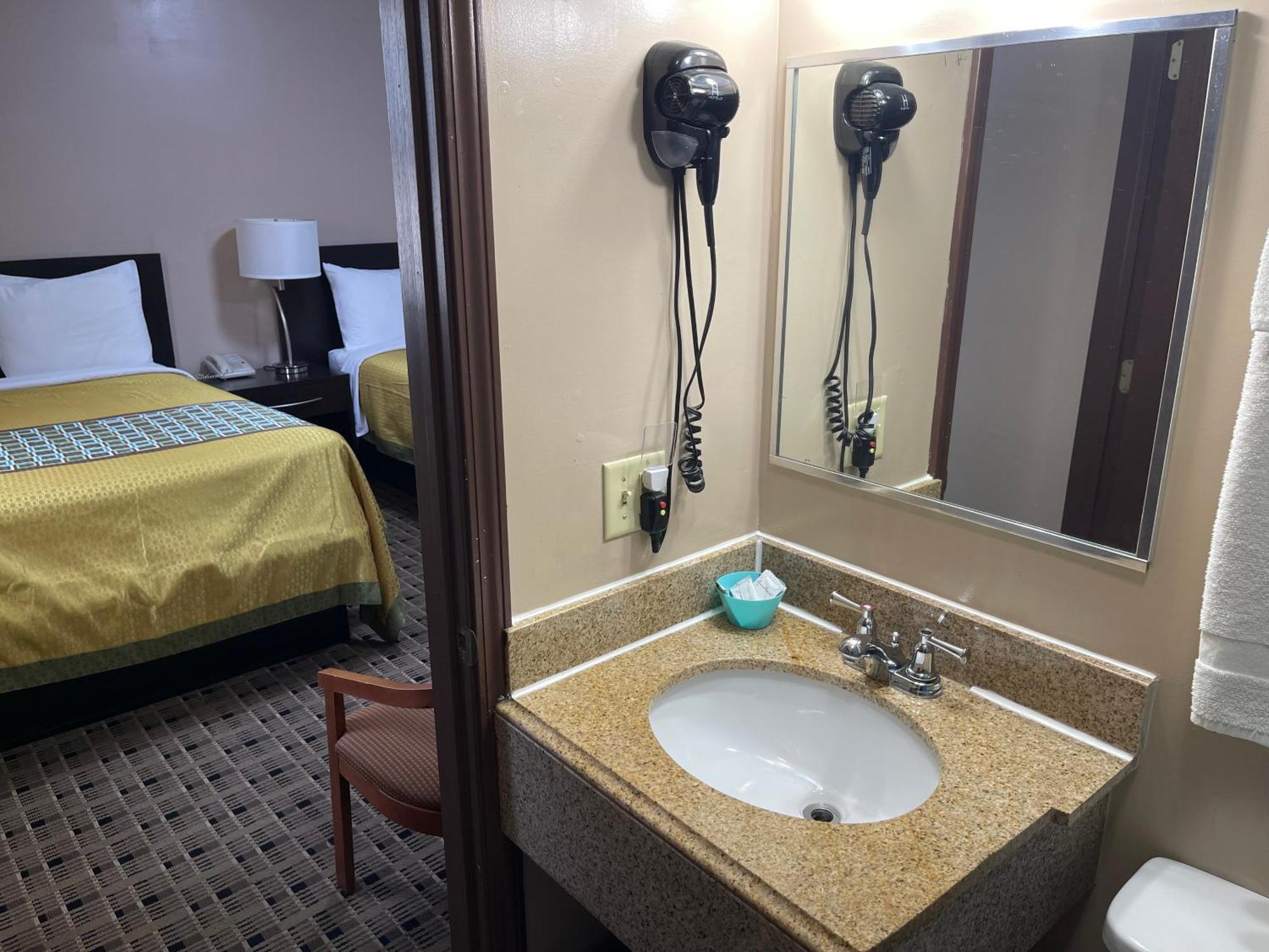 Economy Inn & Suites Ashtabula Buitenkant foto